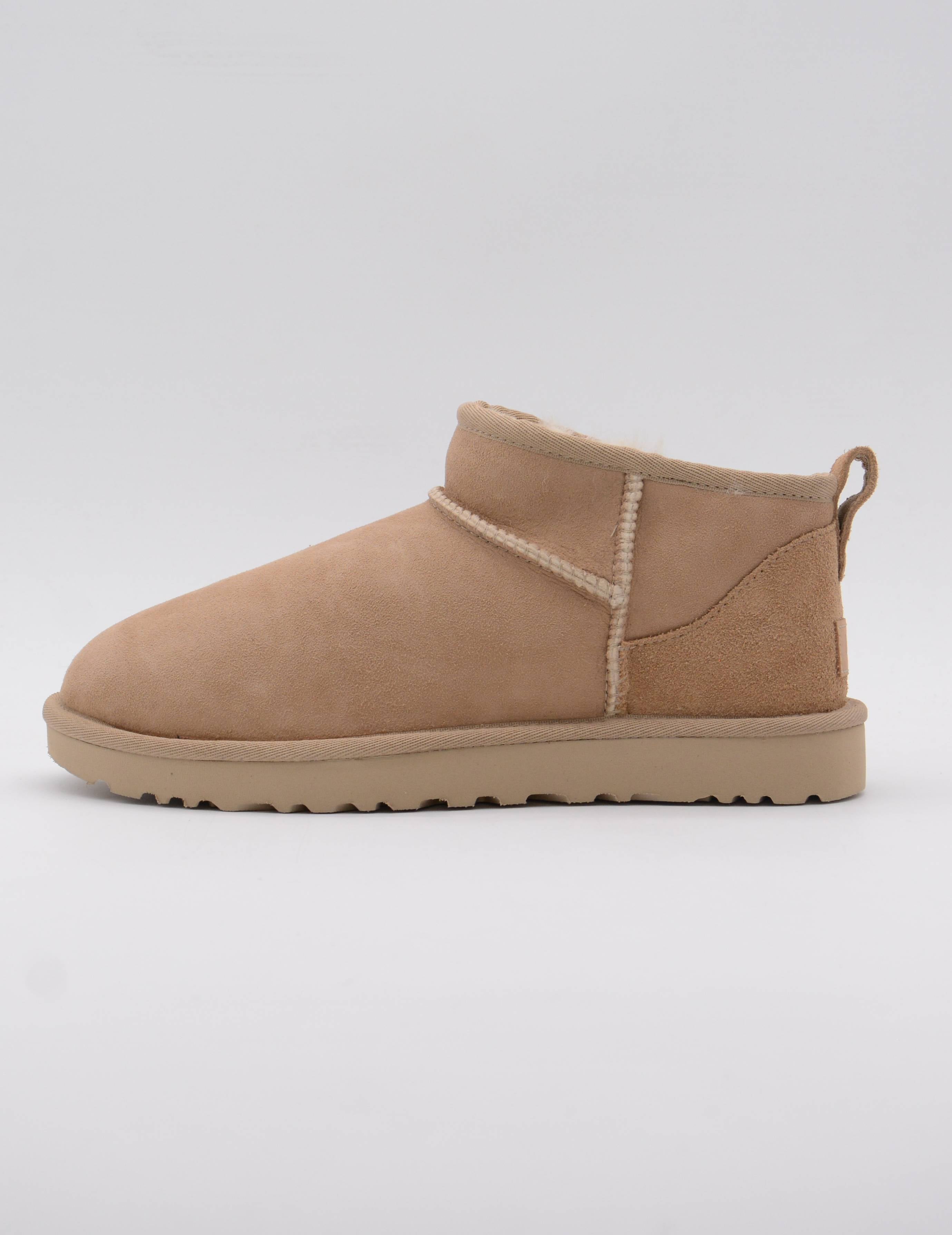 UGG1116109Botas Classic Ultra MiniARENA