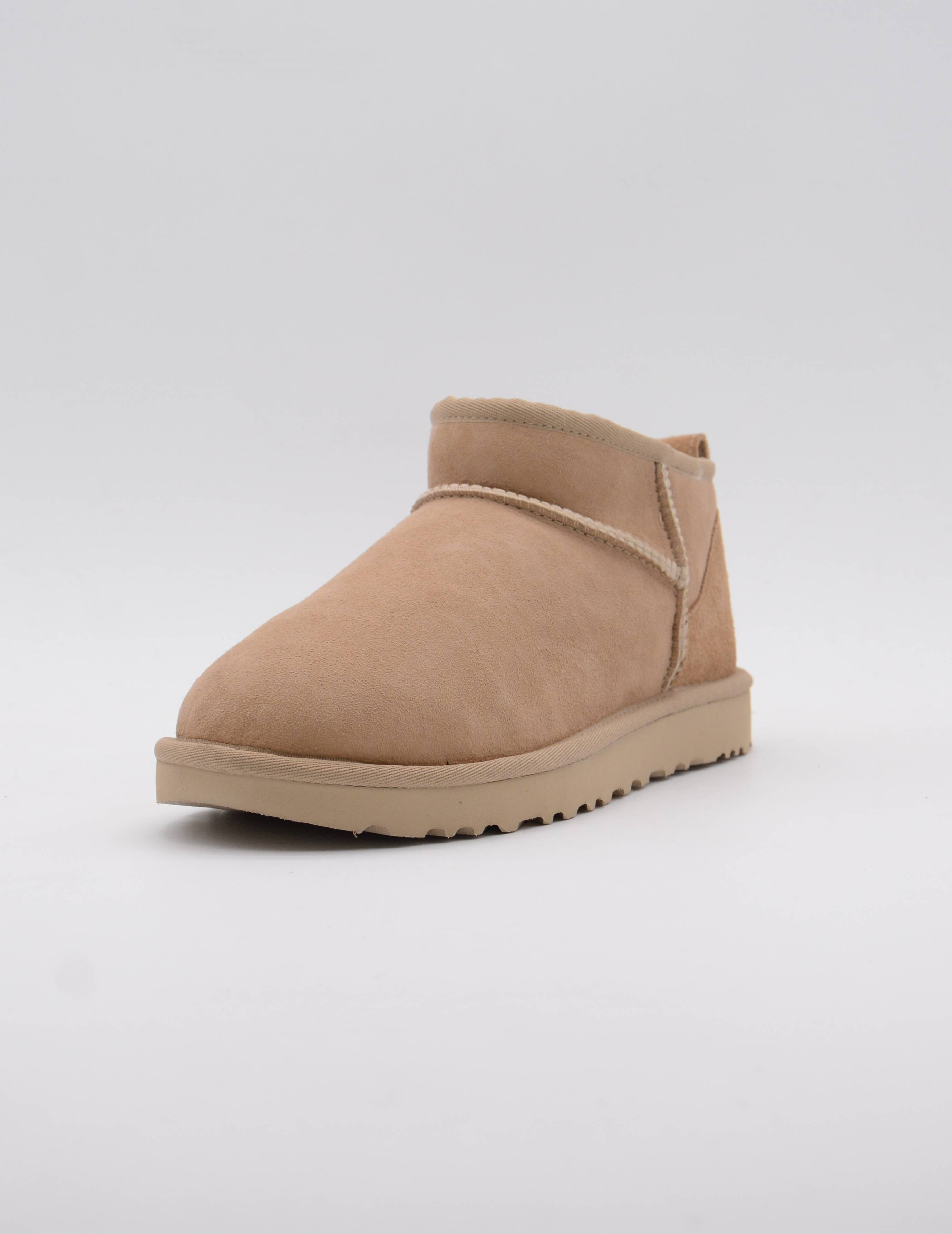 UGG1116109Botas Classic Ultra MiniARENA