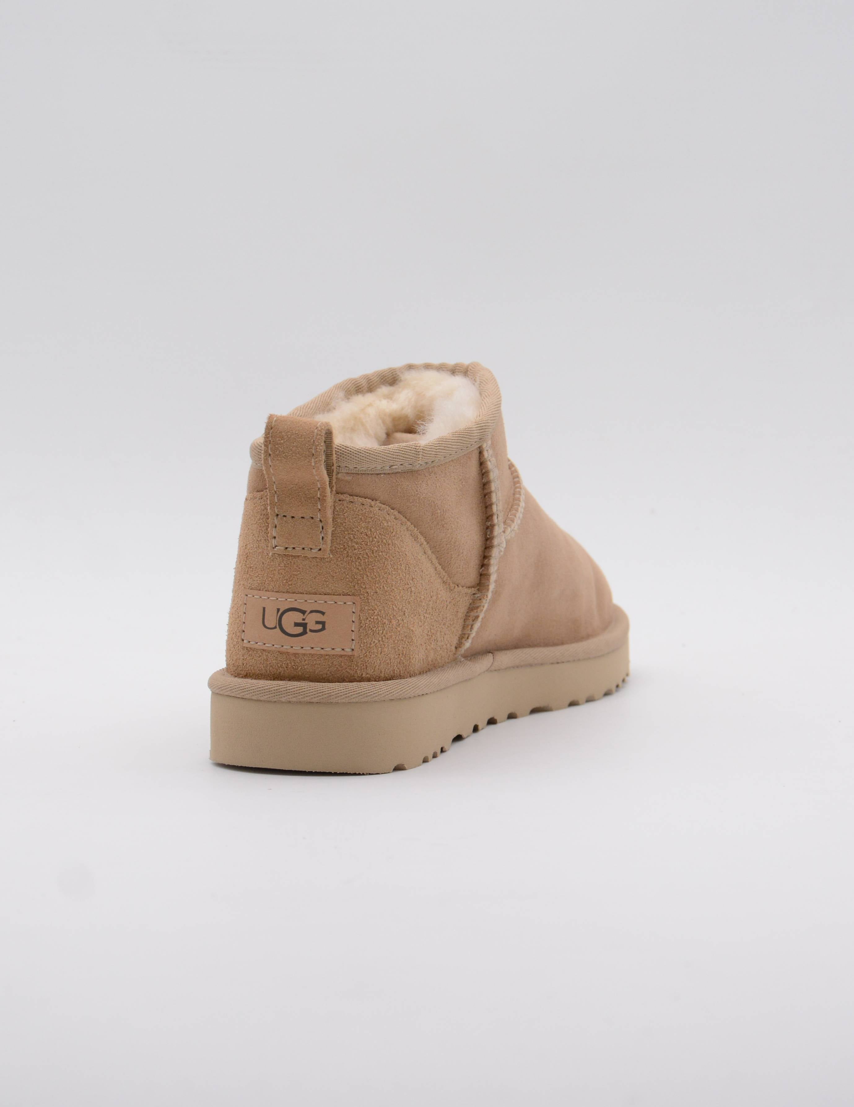 UGG1116109Botas Classic Ultra MiniARENA